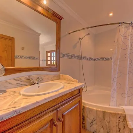 Roma - Spacious With Panoramic Views Ferienhaus